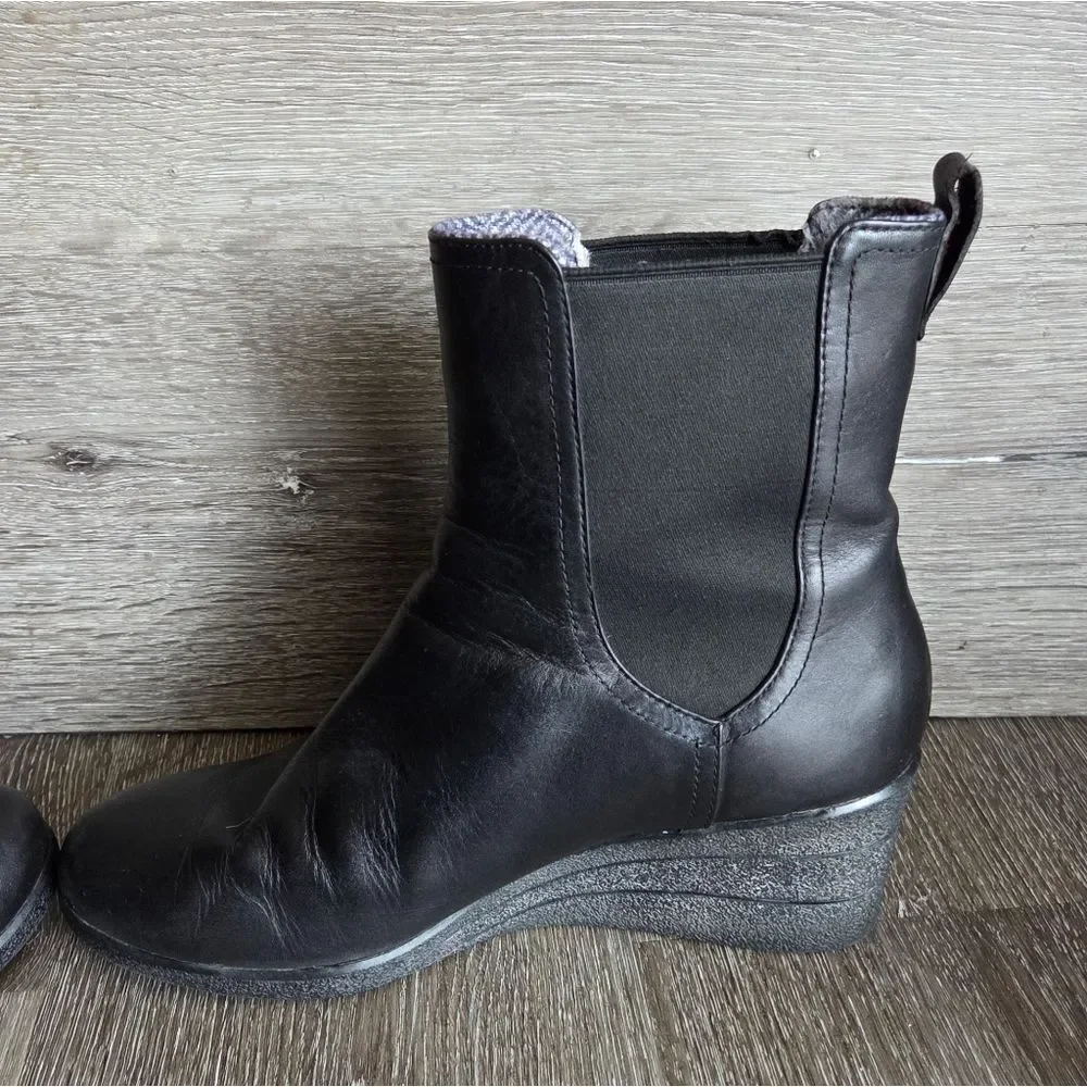 UGG Dupre Genuine Sheepskin Wedge Boots Black Size 9